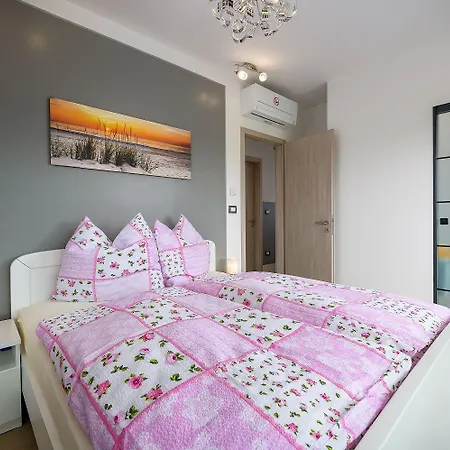 Atemberaubendes Mit Whirlpool, Grillbereich, Smart Tv דירה