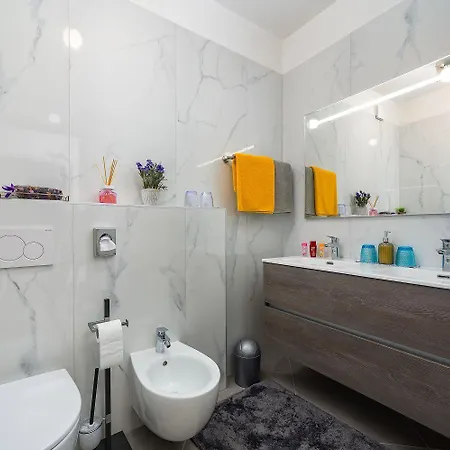 Apartment Atemberaubendes Mit Whirlpool, Grillbereich, Smart Tv Umag
