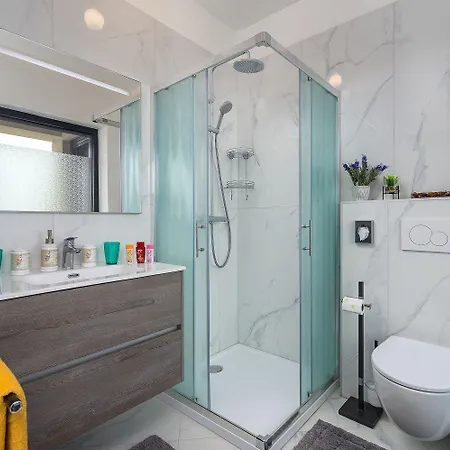 Atemberaubendes Mit Whirlpool, Grillbereich, Smart Tv Apartment Umag