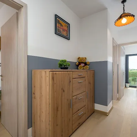 Atemberaubendes Mit Whirlpool, Grillbereich, Smart Tv דירה