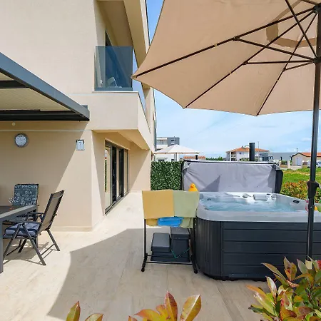 Atemberaubendes Mit Whirlpool, Grillbereich, Smart Tv * אומאג