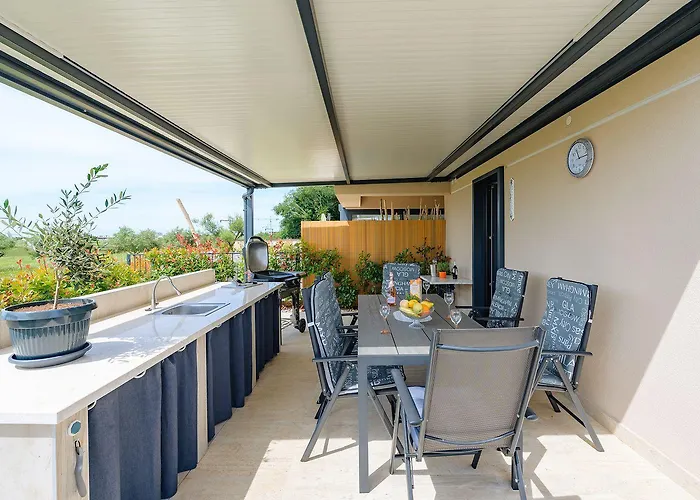 Atemberaubendes Mit Whirlpool, Grillbereich, Smart Tv
