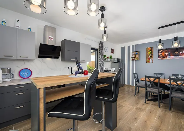 Atemberaubendes Mit Whirlpool, Grillbereich, Smart Tv Umag
